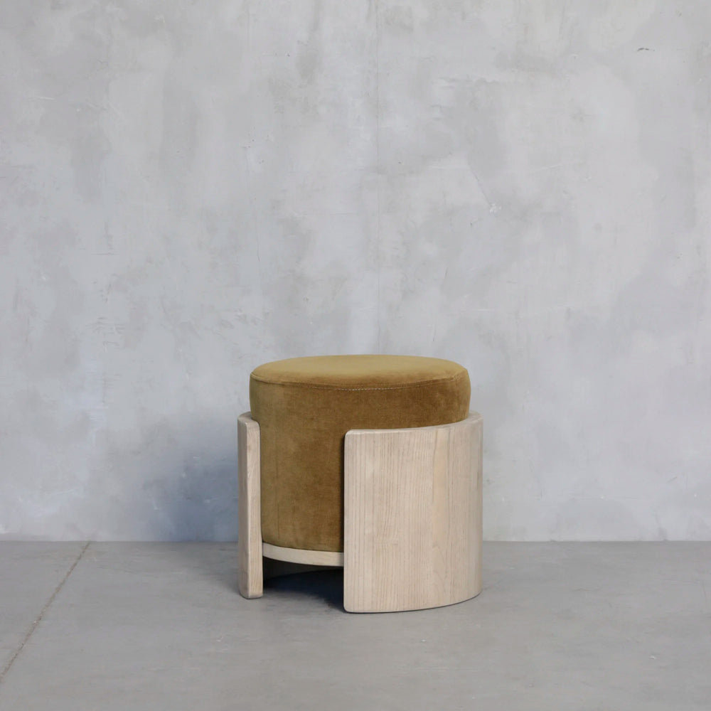 POUF CAYETANO MOSTAZA