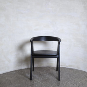 Silla Curvilínea Negra