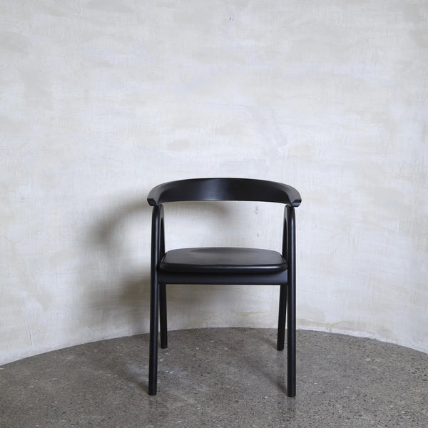 Silla Curvilínea Negra