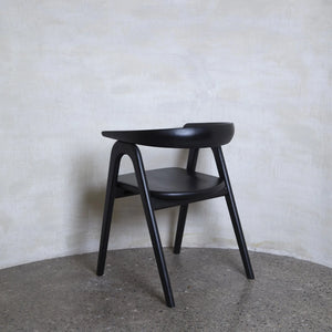 Silla Curvilínea Negra