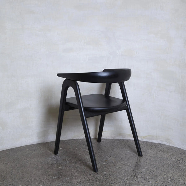 Silla Curvilínea Negra